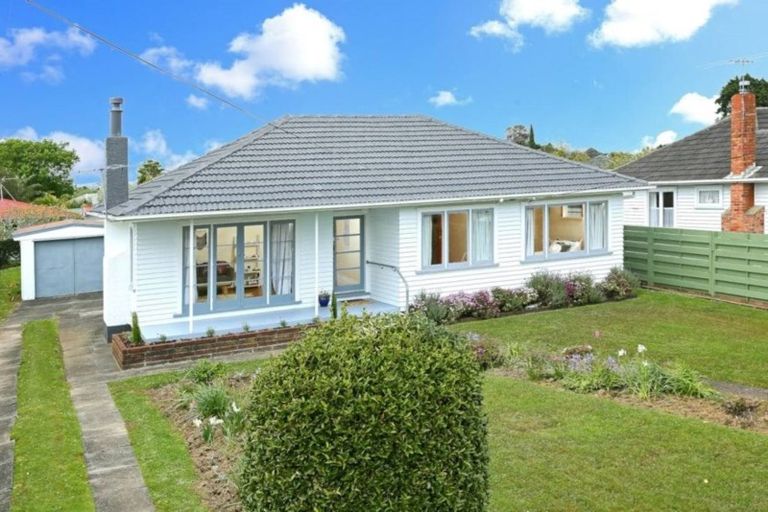 Photo of property in 50 Matipo Road, Te Atatu Peninsula, Auckland, 0610