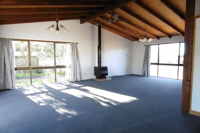 Photo of property in 61 Rhinevale Close, Henderson, Auckland, 0612