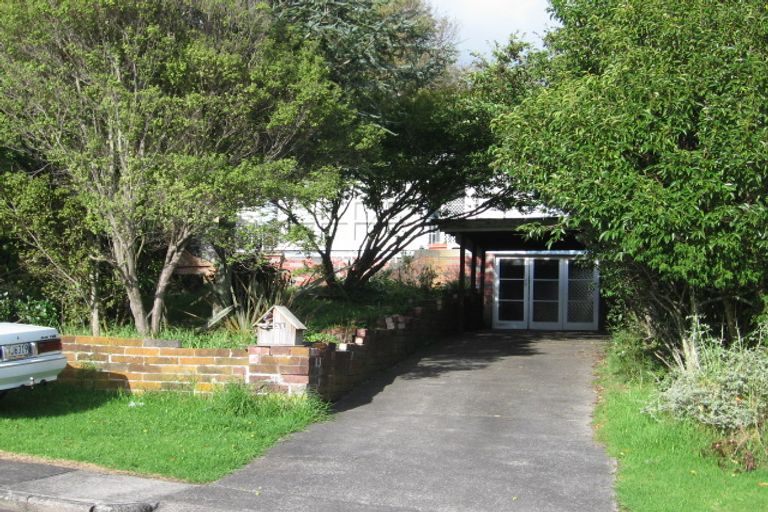 Photo of property in 21 Gill Avenue, Te Atatu Peninsula, Auckland, 0610