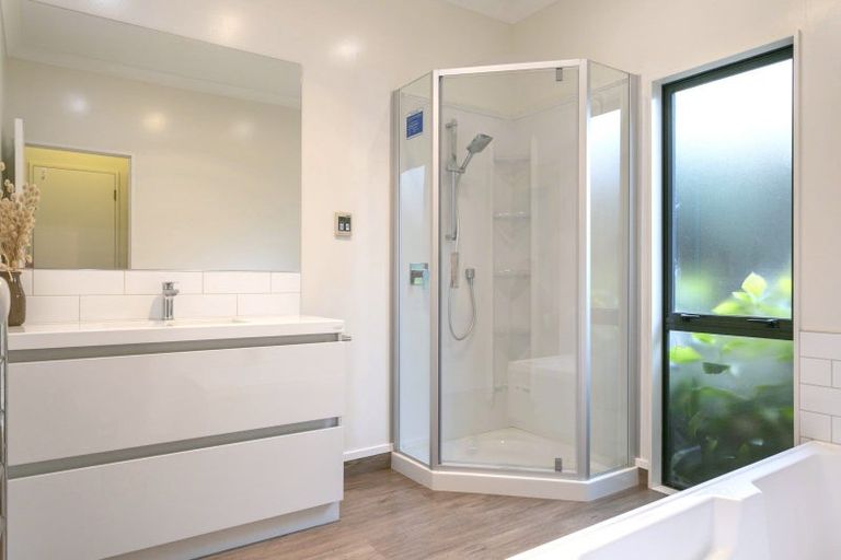 Photo of property in 73 Harvey Street, Waipahihi, Taupo, 3330