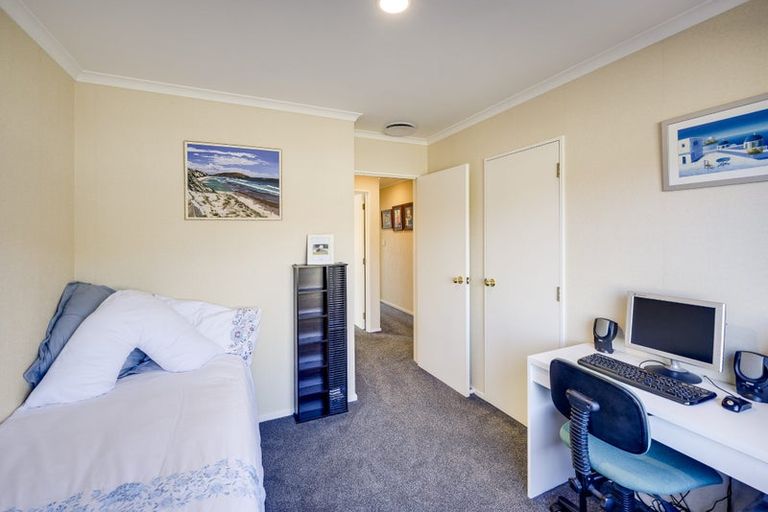 Photo of property in 12 Caulfield Place, Taradale, Napier, 4112