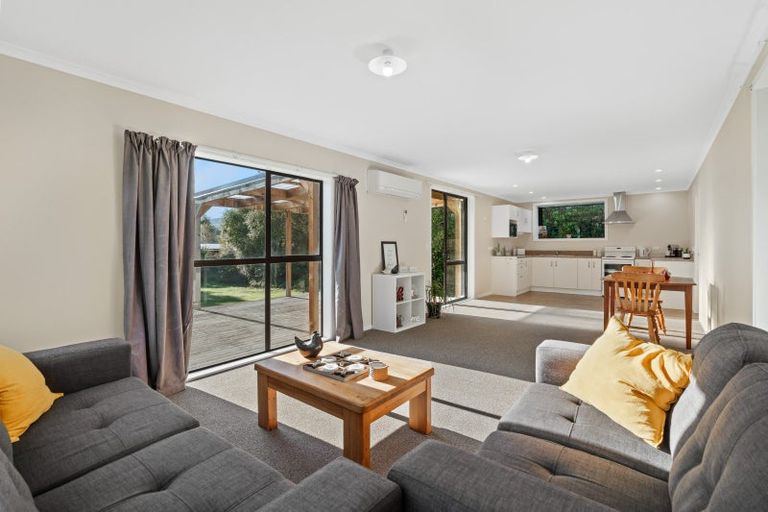 Photo of property in 5 Castle Street, Waihola, Milton, 9073