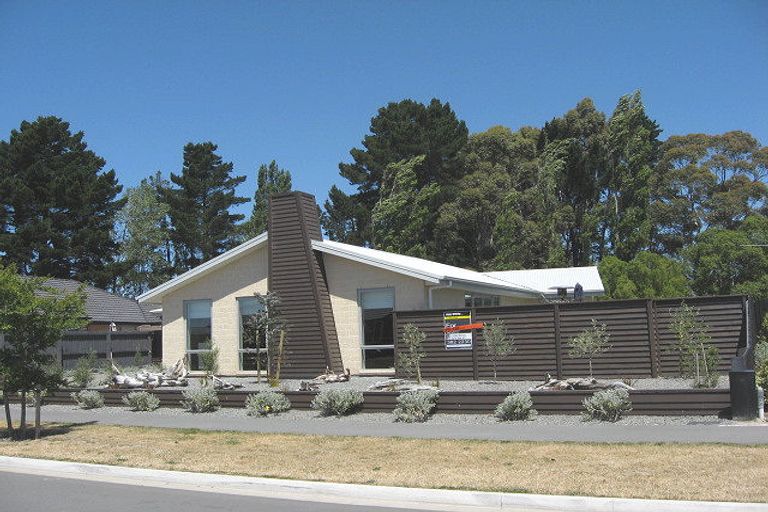 Photo of property in 17 Mataroa Place, Parklands, Christchurch, 8083