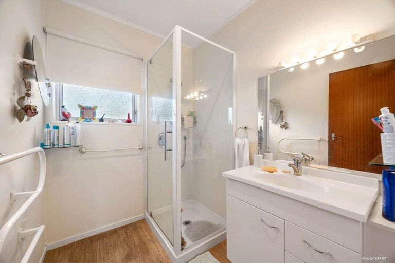 Photo of property in 2/81 Shakespeare Road, Milford, Auckland, 0620