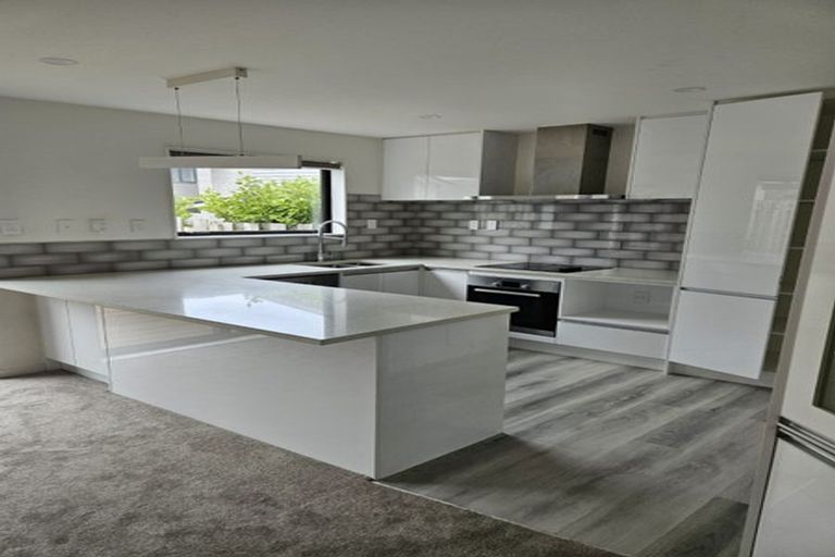 Photo of property in 9 Kaweka Street, New Lynn, Auckland, 0600