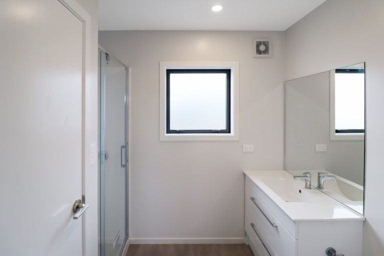 Photo of property in 137 Whites Line East, Waiwhetu, Lower Hutt, 5010