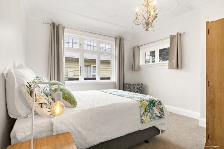 Photo of property in 242 The Parade, Island Bay, Wellington, 6023