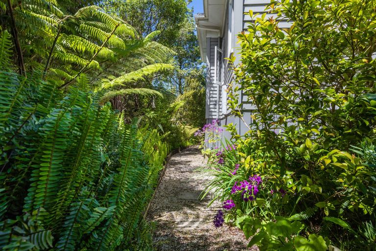 Photo of property in 360 Huia Road, Titirangi, Auckland, 0604