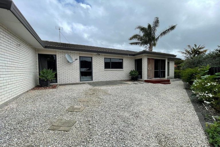 Photo of property in 3 Carnelian Court, Westgate, Auckland, 0614