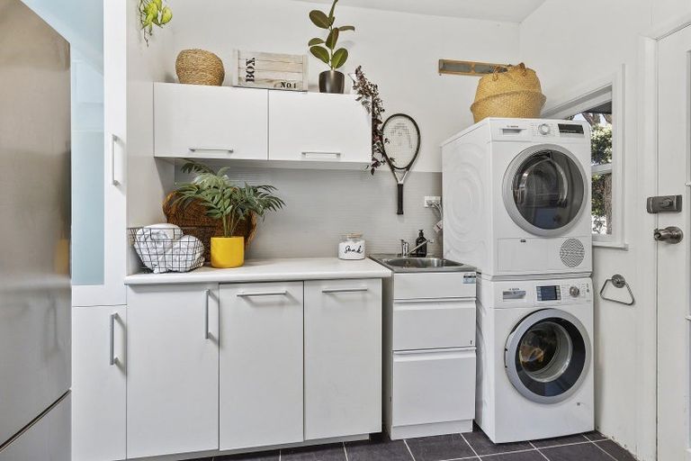 Photo of property in 22 Tai Paku Paku Road, Karaka Bays, Wellington, 6022