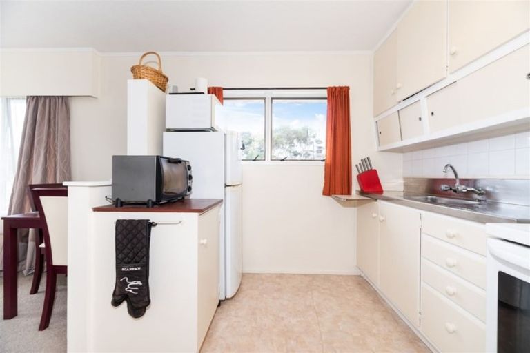 Photo of property in 2/6 Miro Street, New Lynn, Auckland, 0600