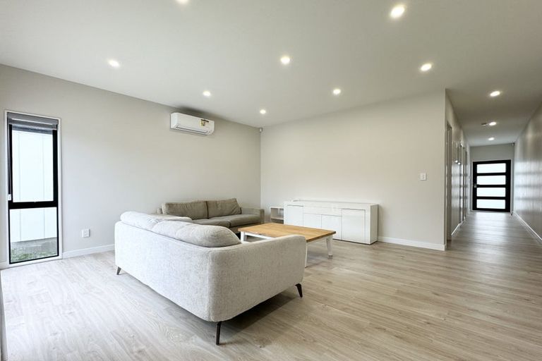 Photo of property in 16 Morus Road, Massey, Auckland, 0614