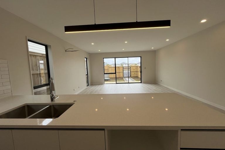 Photo of property in 20 Kapeta Lane, Karaka, 2113