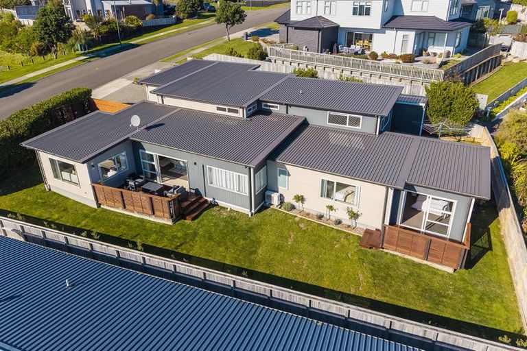 Photo of property in 48 Endeavour Drive, Whitby, Porirua, 5024