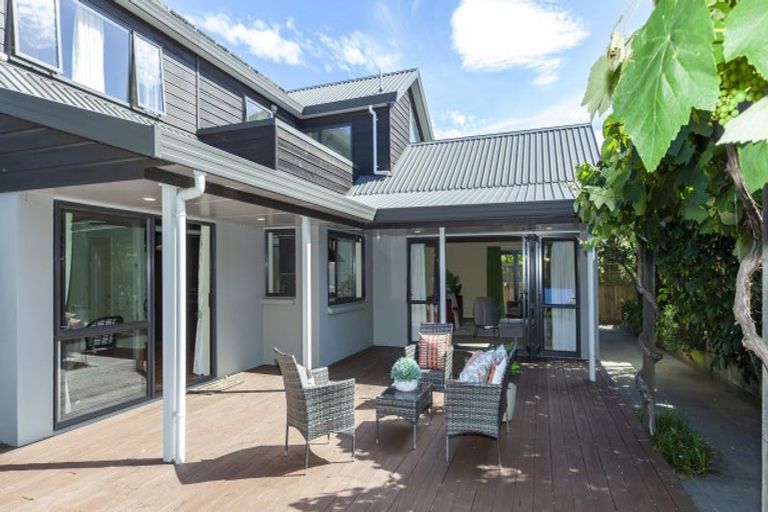 Photo of property in 2 Pukatea Close, Raumati Beach, Paraparaumu, 5032