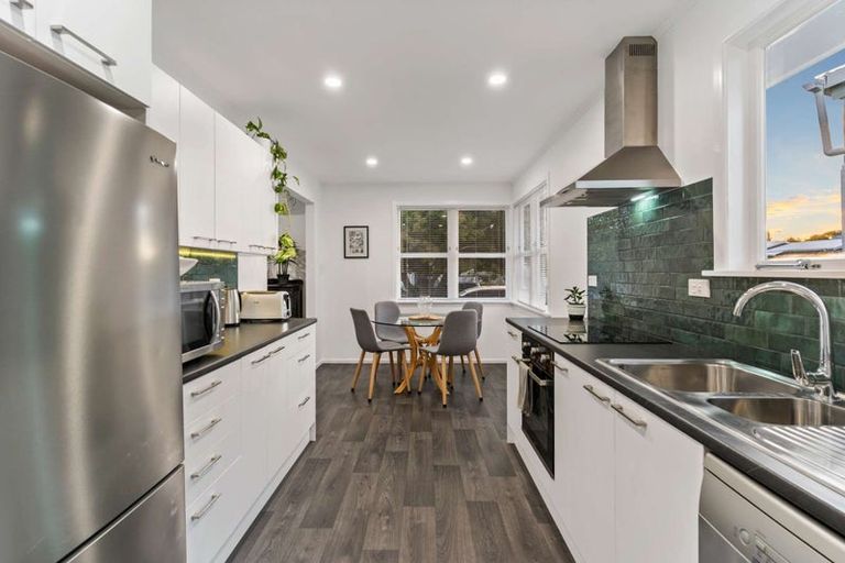 Photo of property in 47 Megan Avenue, Pakuranga Heights, Auckland, 2010