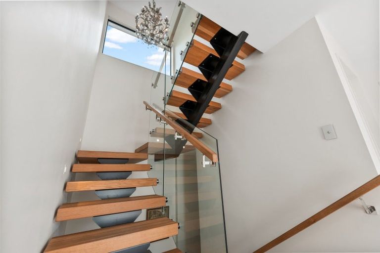 Photo of property in 7 Hartles Place, Mellons Bay, Auckland, 2014