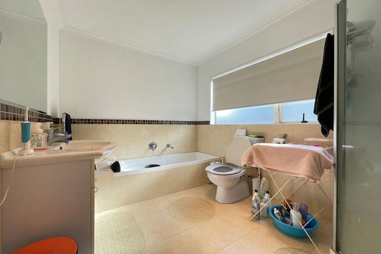 Photo of property in 43 Clover Drive, Henderson, Auckland, 0610