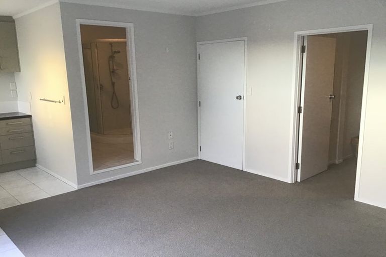 Photo of property in 25 Tobruk Crescent, Milford, Auckland, 0620