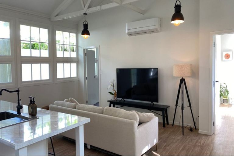 Photo of property in 82 Upper Harbour Drive, Greenhithe, Auckland, 0632