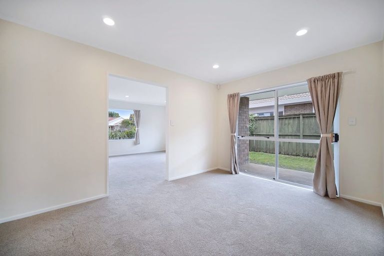 Photo of property in 11 Suncrest Drive, West Harbour, Auckland, 0618