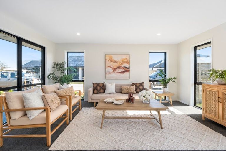 Photo of property in 2 Graeme Cooper Lane, Avonhead, Christchurch, 8042