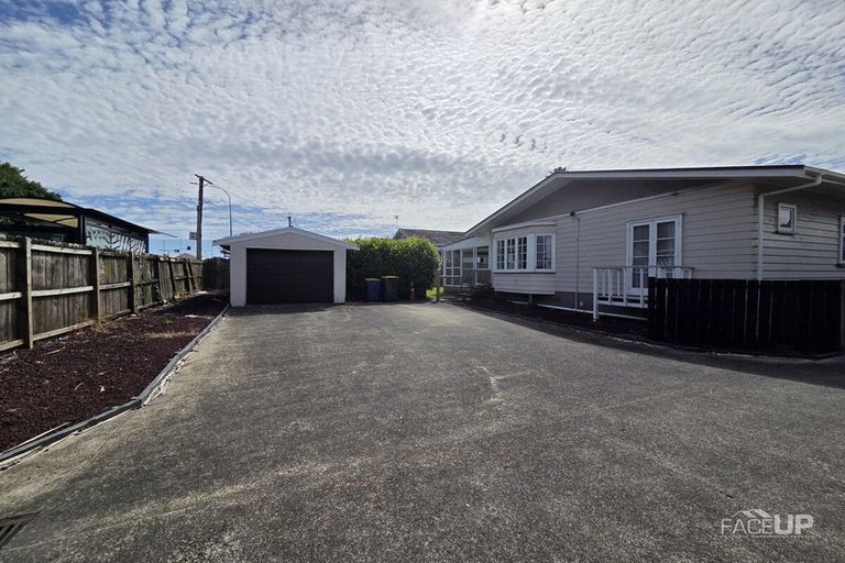 Photo of property in 1/16 Northcote Road, Takapuna, Auckland, 0622