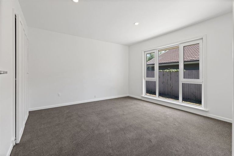 Photo of property in 5 Brookby Crescent, Avonhead, Christchurch, 8042