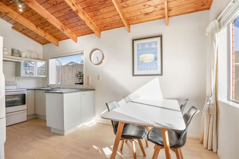 Photo of property in 25 Neil Avenue, Te Atatu Peninsula, Auckland, 0610