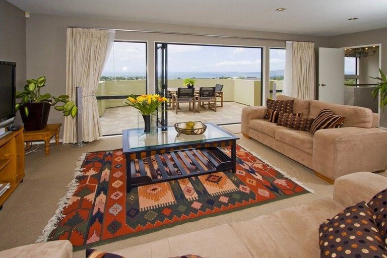 Photo of property in 71 Penguin Drive, Murrays Bay, Auckland, 0630