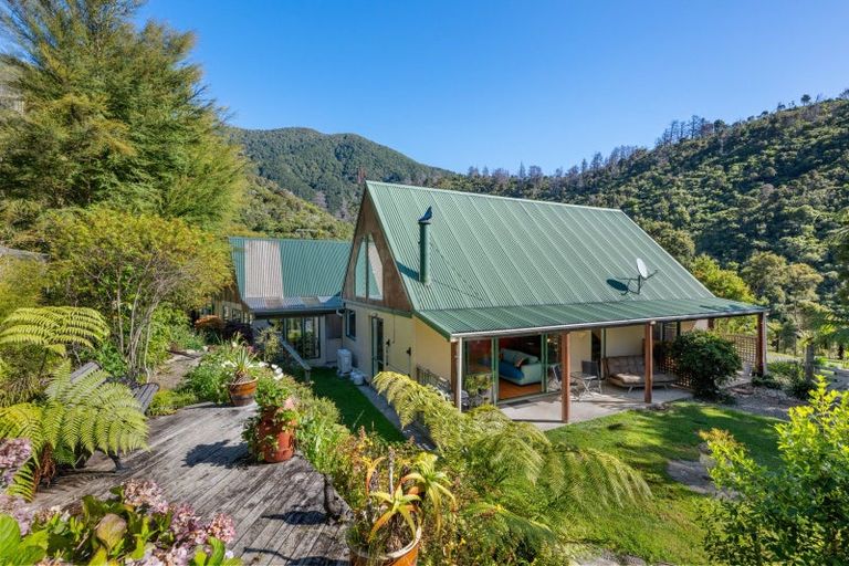 Photo of property in 243 Boons Valley Road, Waikawa, Picton, 7220