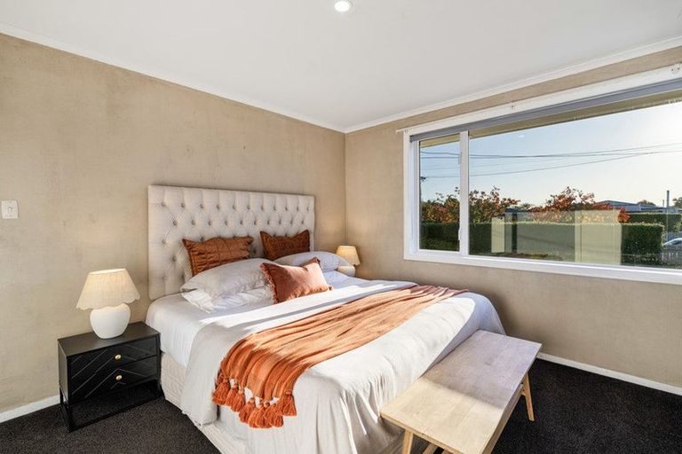 Photo of property in 6 Dymock Place, Bishopdale, Christchurch, 8053