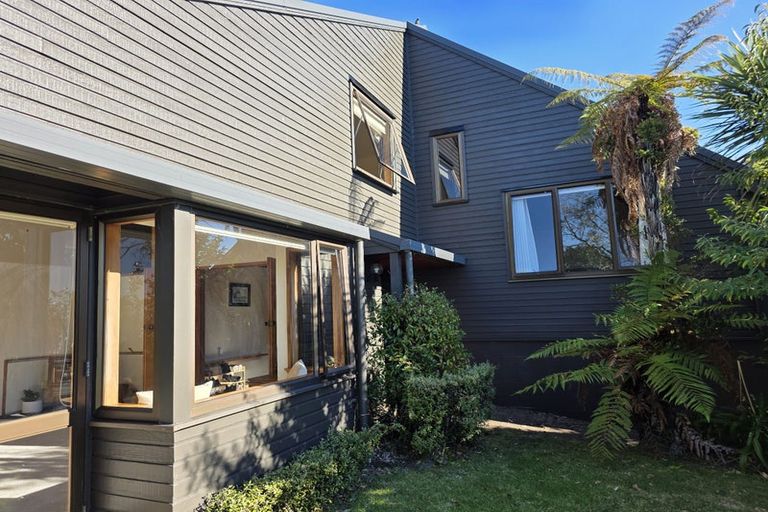 Photo of property in 11 Cannon Street, Westown, New Plymouth, 4310