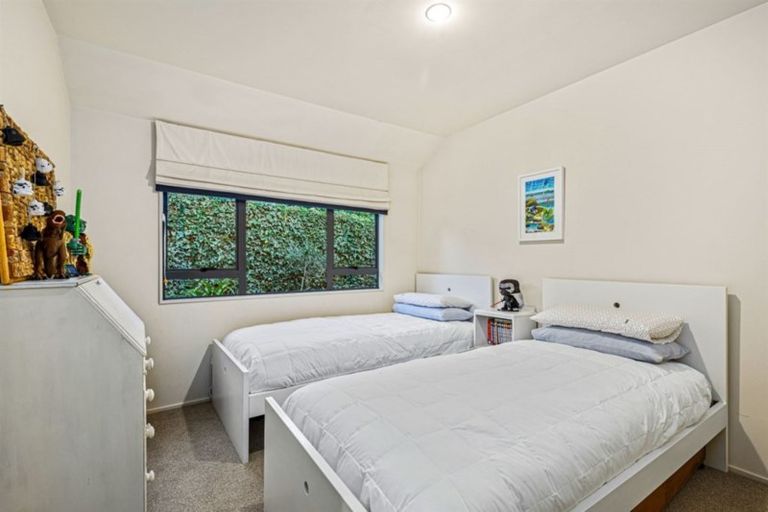 Photo of property in 110 Seaview Road, Glenfield, Auckland, 0629