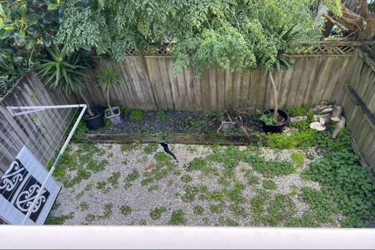 Photo of property in 7/4 Keeling Road, Henderson, Auckland, 0612