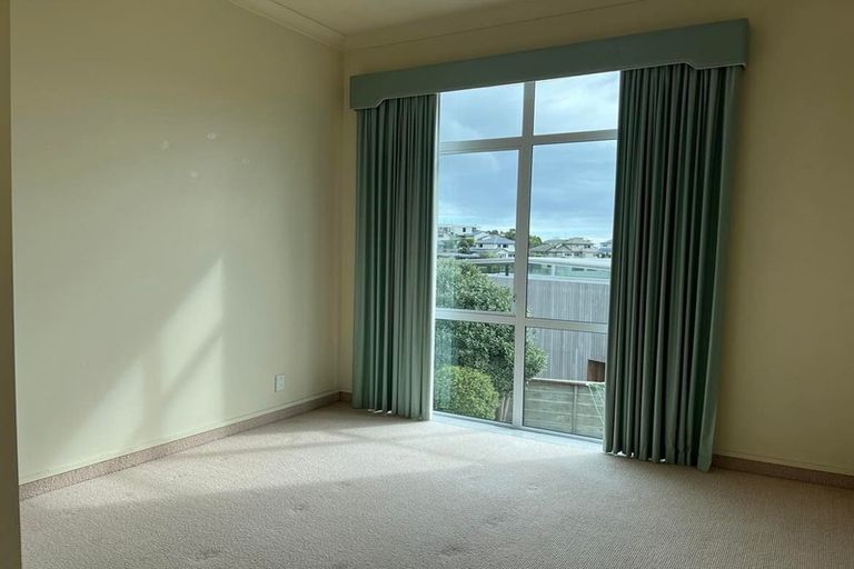 Photo of property in 39 Lanyon Place, Whitby, Porirua, 5024