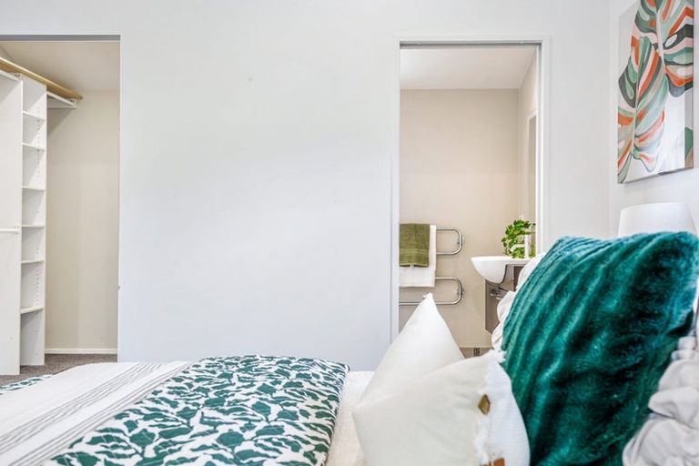 Photo of property in 2/1 Hatherlow Street, Glenfield, Auckland, 0629