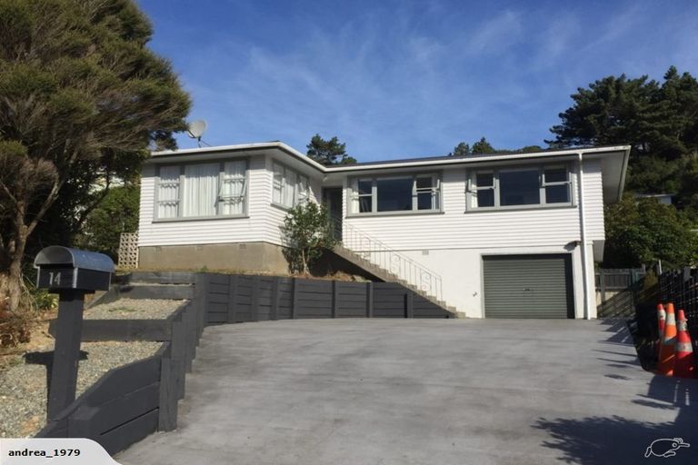Photo of property in 14 Omega Street, Newlands, Wellington, 6037