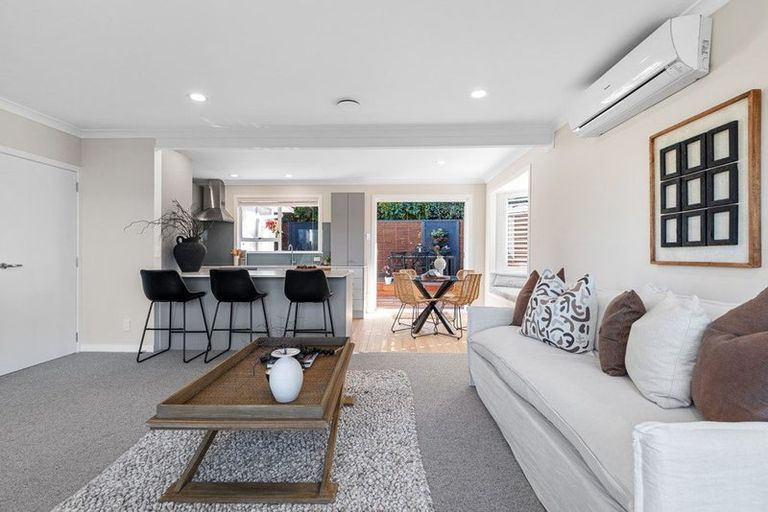 Photo of property in 24 Warwick Place, Brookfield, Tauranga, 3110