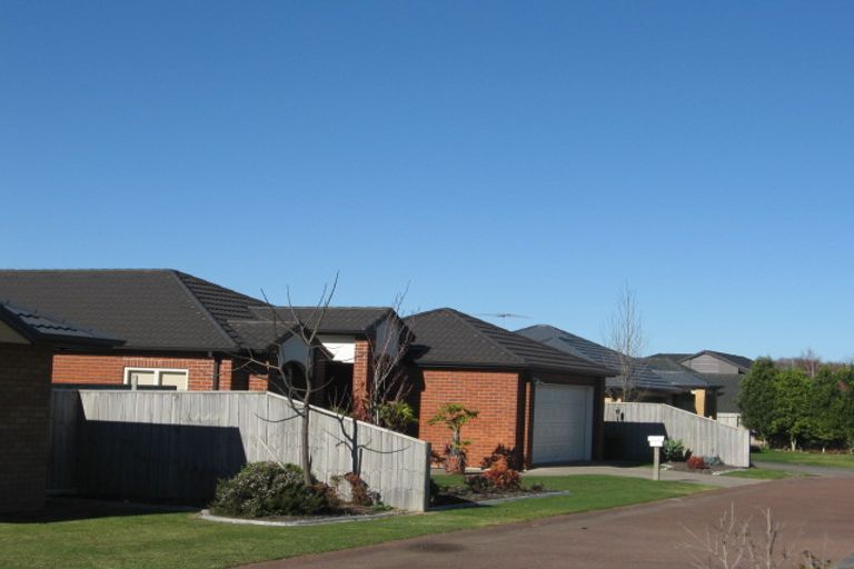 Photo of property in 32 Glencalder Place, Wattle Downs, Auckland, 2103