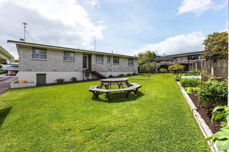 Photo of property in 22 Splitt Avenue, Glenview, Hamilton, 3206