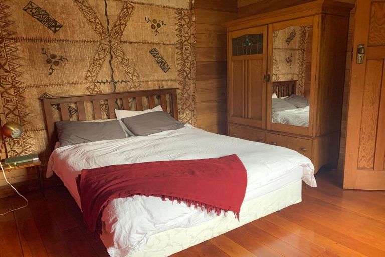 Photo of property in 28 Palm Avenue, Lyall Bay, Wellington, 6022