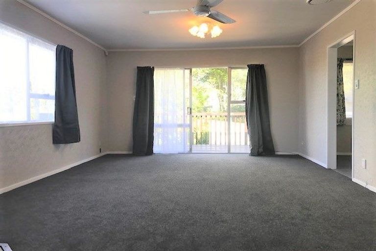 Photo of property in 2 Stallard Place, Glen Eden, Auckland, 0602