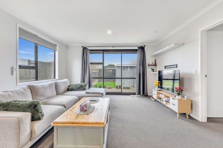 Photo of property in 27 Discovery Place, Marfell, New Plymouth, 4310