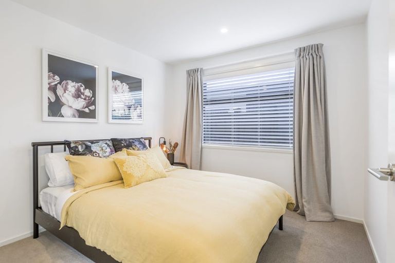 Photo of property in 1 Metoriti Crescent, Karaka, 2124