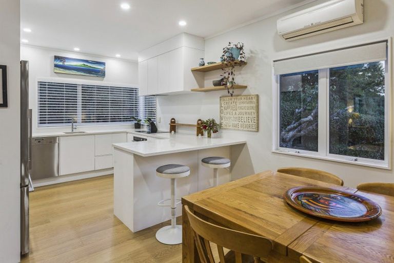 Photo of property in 16 Waipuia Place, Greenhithe, Auckland, 0632