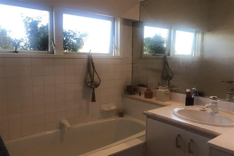 Photo of property in 95 Ocean View Road, Hillcrest, Auckland, 0627