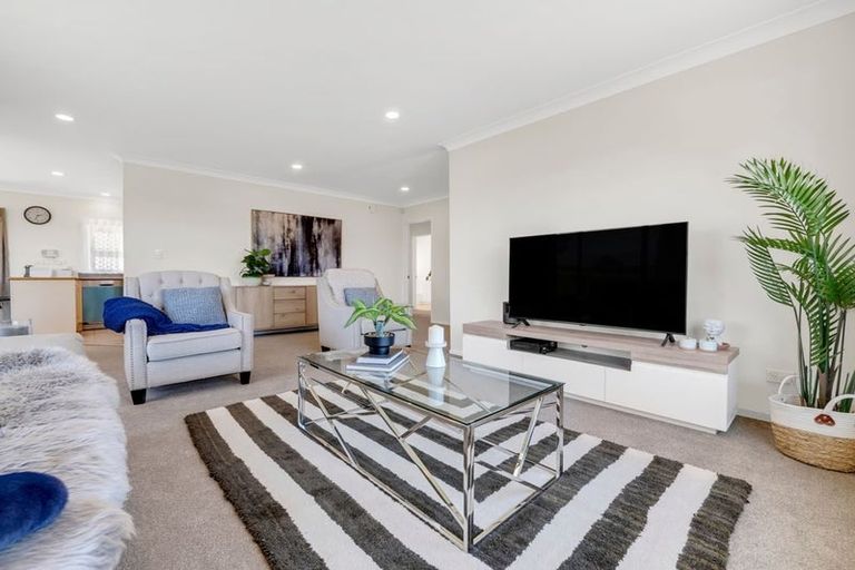 Photo of property in 41 Maghera Drive, East Tamaki Heights, Auckland, 2016