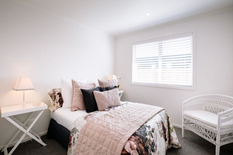 Photo of property in 32 Youngs Road, Papakura, 2110