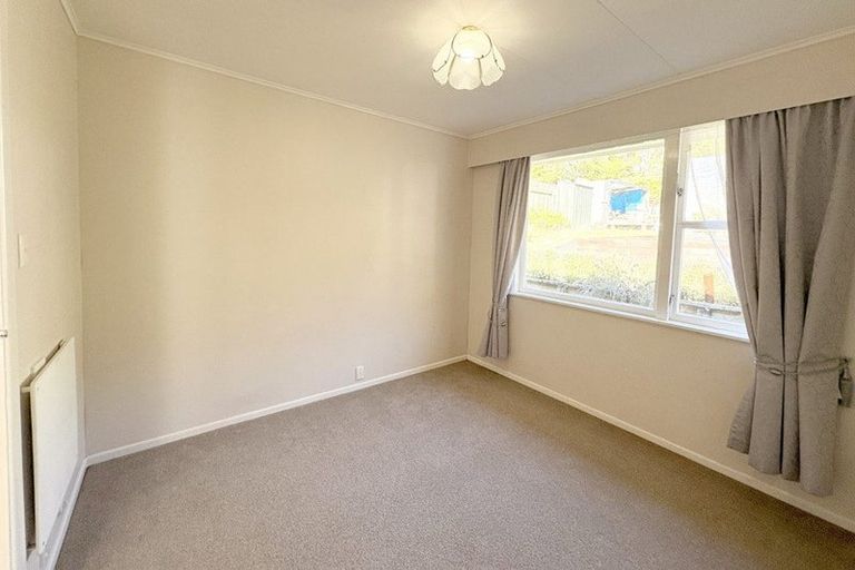 Photo of property in 1 Holmes Grove, Naenae, Lower Hutt, 5011